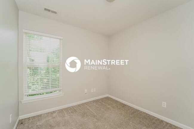 Building Photo - 3 Bedroom Pet-Friendly Home in Charlotte, NC with Main Street Renewal