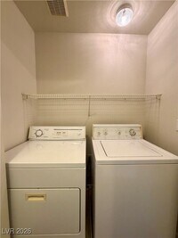 Building Photo - 8824 Rambling Rock Ct