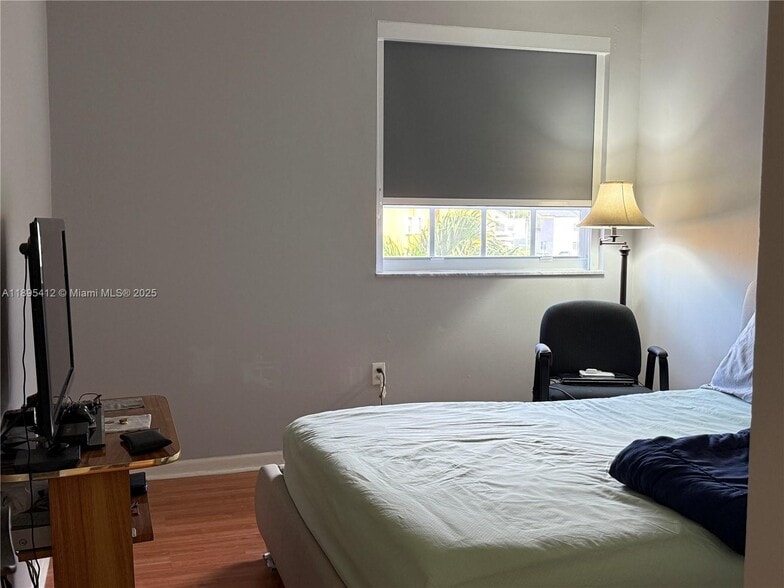 Building Photo - 9725 Fontainebleau Blvd