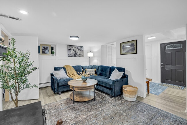 Building Photo - 25 Cottage Grove Rd