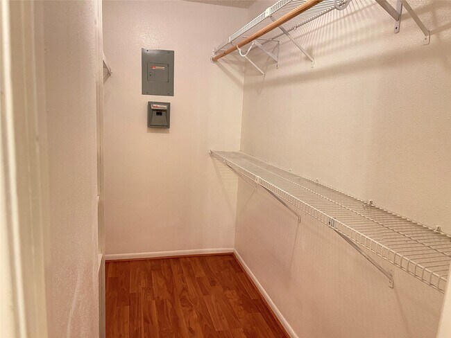 Building Photo - 2800 Jeanetta St