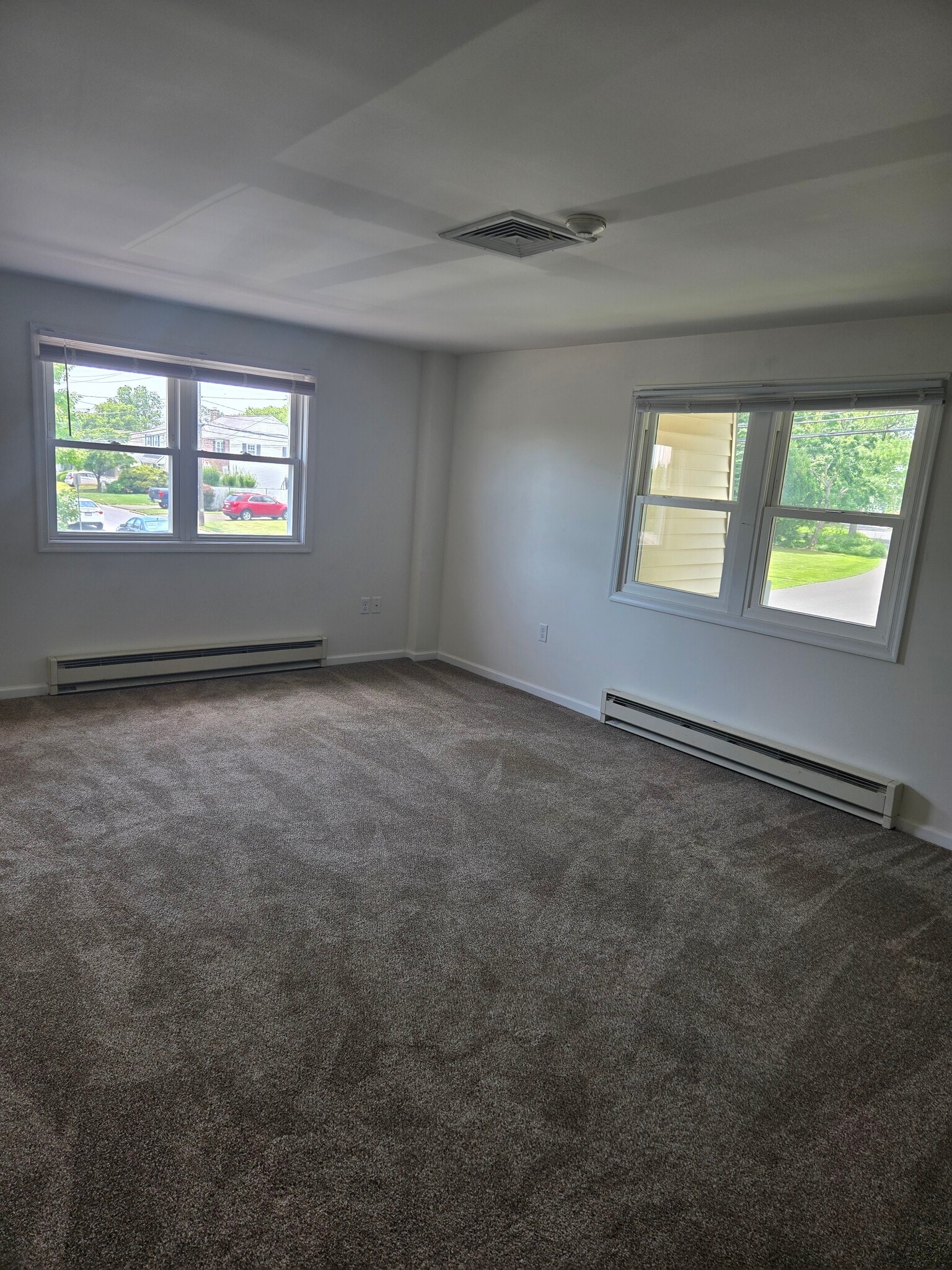 Livingroom - 302 Bonair Ave