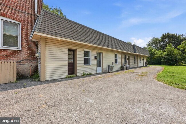 Building Photo - 327 Powhattan Ave