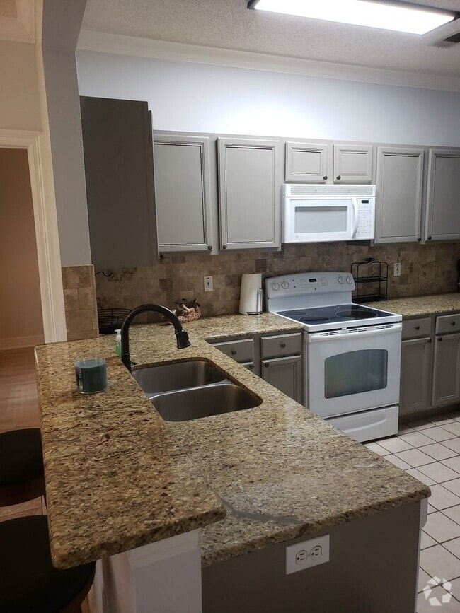 Building Photo - Now Leasing! Highland Village II – Gated a...
