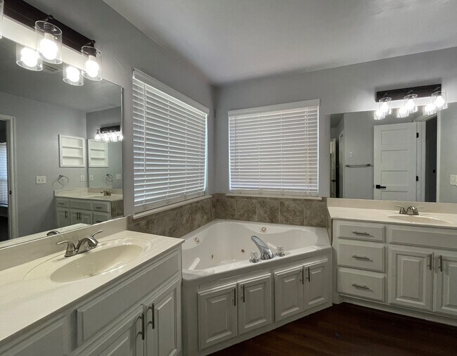 Building Photo - 13004 Chadbrooke Pl