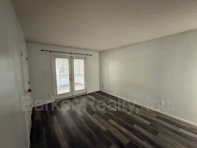 Building Photo - 2925 Golden Oak Ct
