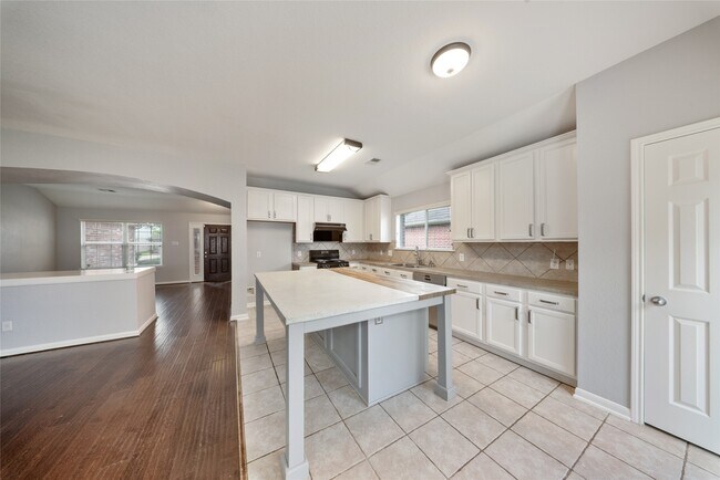 Building Photo - 2219 Rocky Hollow Ln