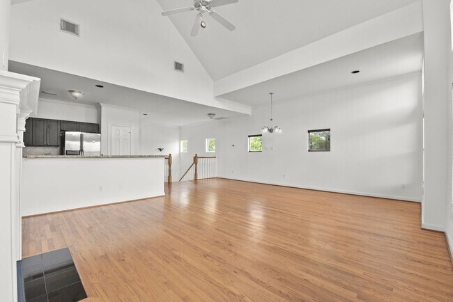 Building Photo - Charming 3-Bed, 2.5-Bath Home in the Heart...