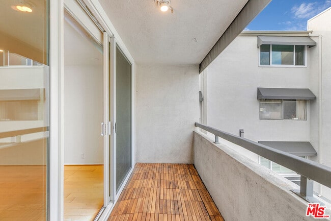 Building Photo - 8535 W Knl Dr