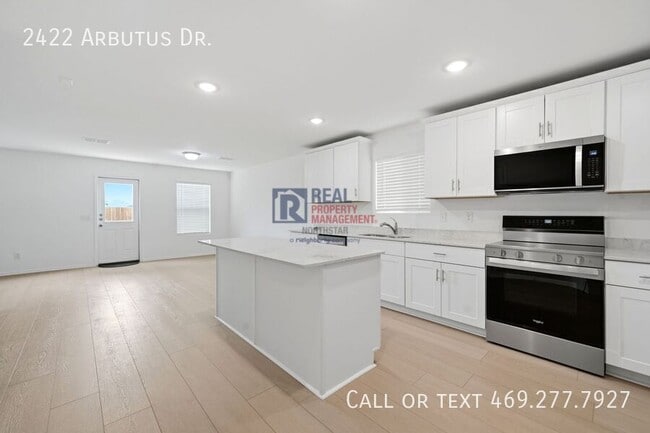 Building Photo - 2422 Arbutus Dr