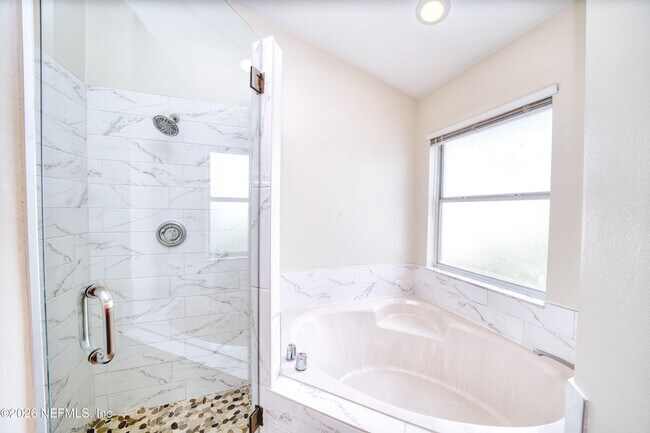 Building Photo - 5628 Loma Vista Dr W