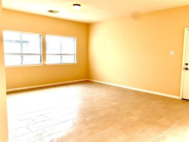 Building Photo - 6222 Settlers Lake Cir E