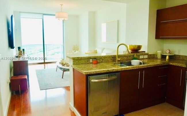 Building Photo - 2681 N Flamingo Rd