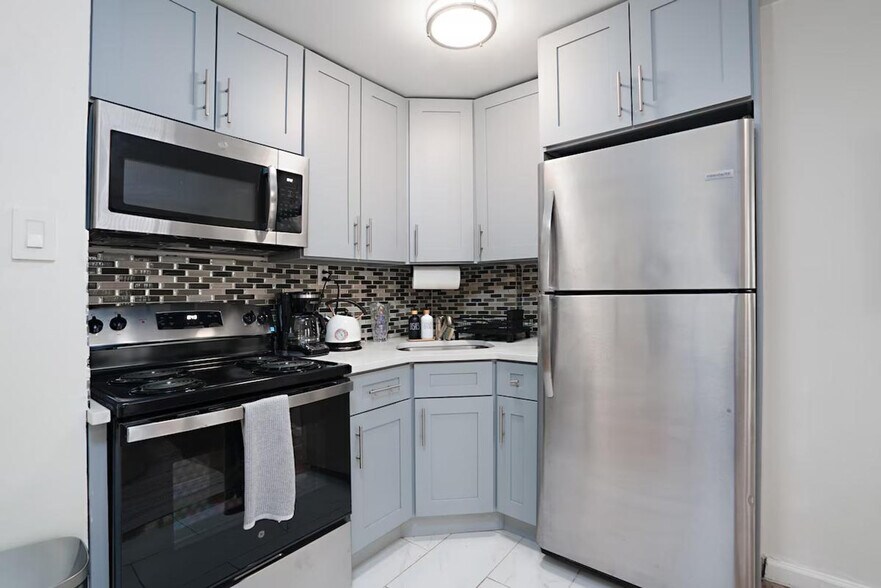 Building Photo - 227 E 30th St