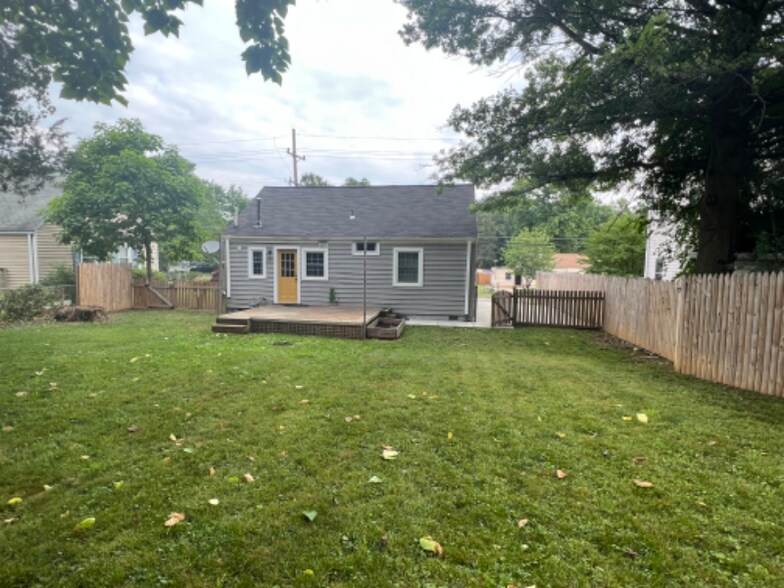 Building Photo - 3107 Elmwood Dr