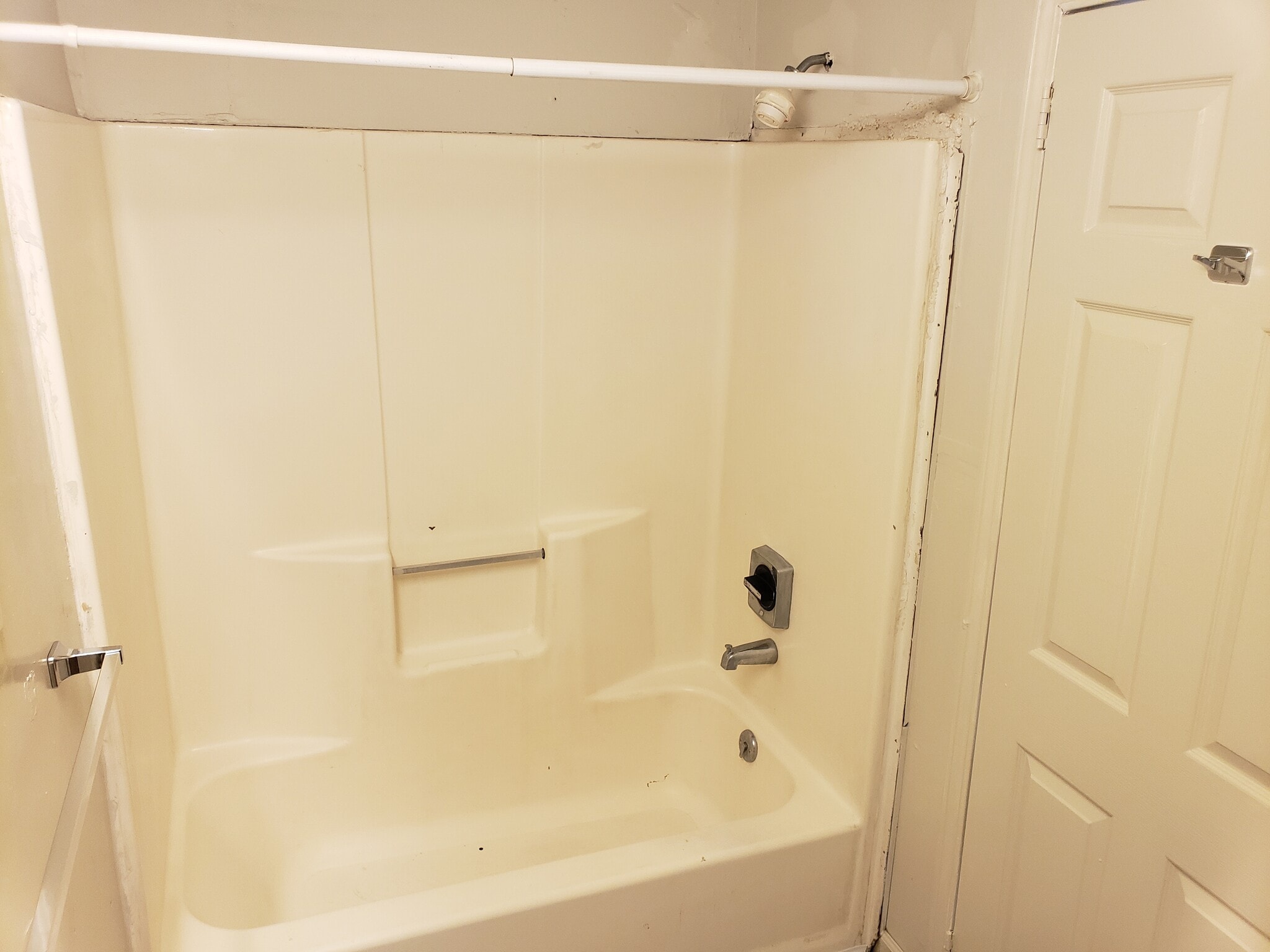 Bathroom #2 tub and shower - 43 Lissner Ave