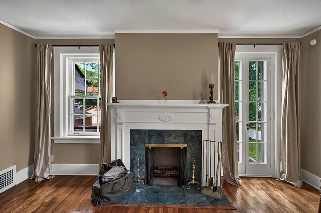 Building Photo - Move In Ready! 5 bedroom 3.5 bath near Was...
