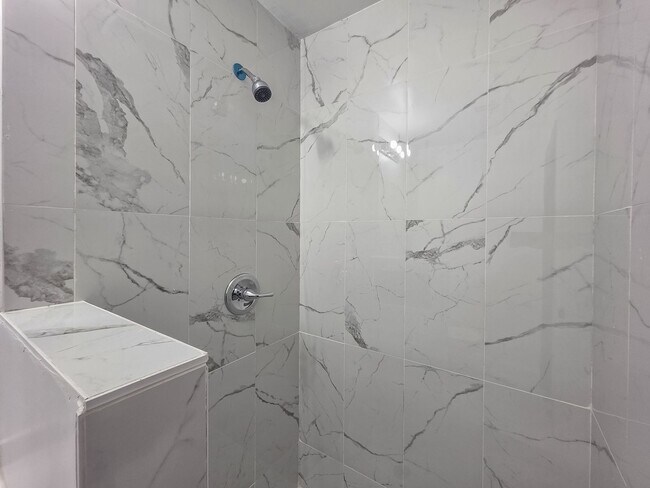Building Photo - Charming 3-Bed, 2.5-Bath Home in Bethany w...
