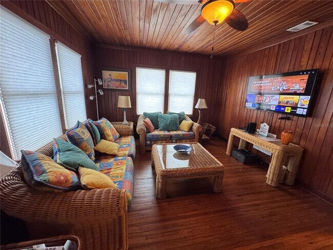 Building Photo - 5 82nd Ave