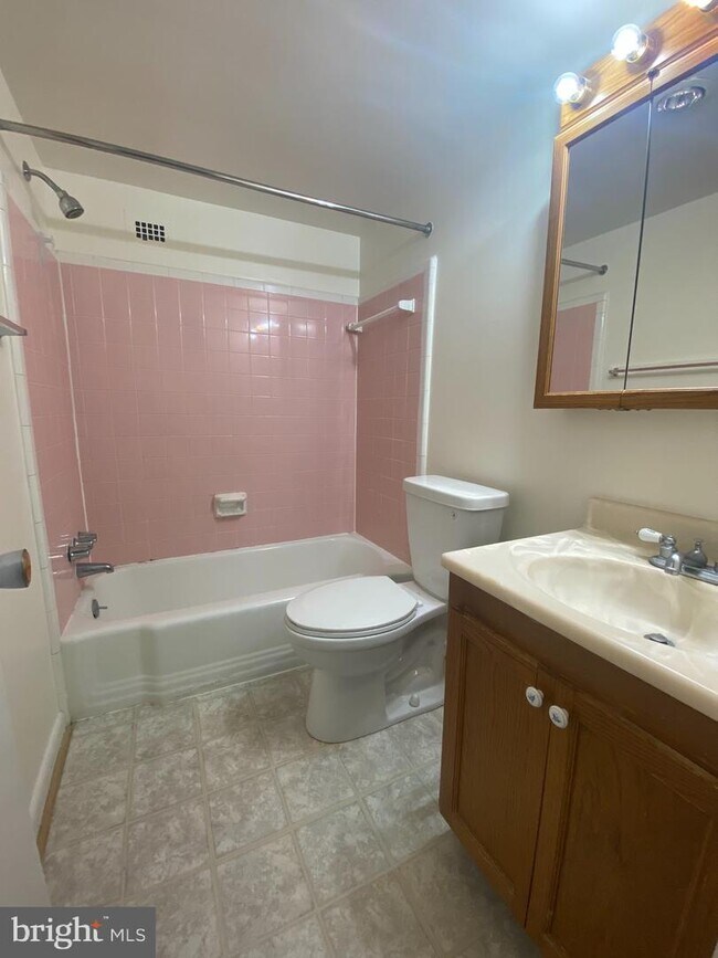 Building Photo - 5565 Columbia Pike