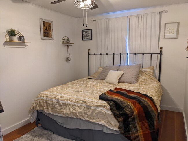 Building Photo - 110 6th St