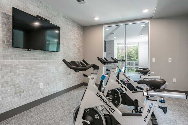 Building Photo - Your Downtown Lifestyle Begins Now