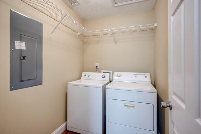 Building Photo - 153 Photinia Dr