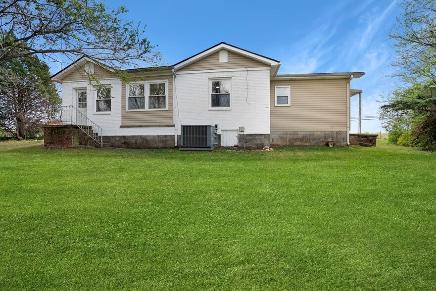 Building Photo - 1857 Memorial Dr