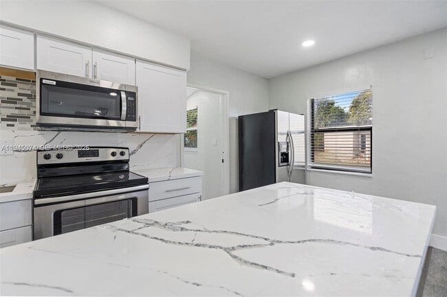 Building Photo - 15900 NW 18th Ave