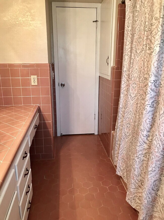 Building Photo - Beautifully Updated Vintage Home!