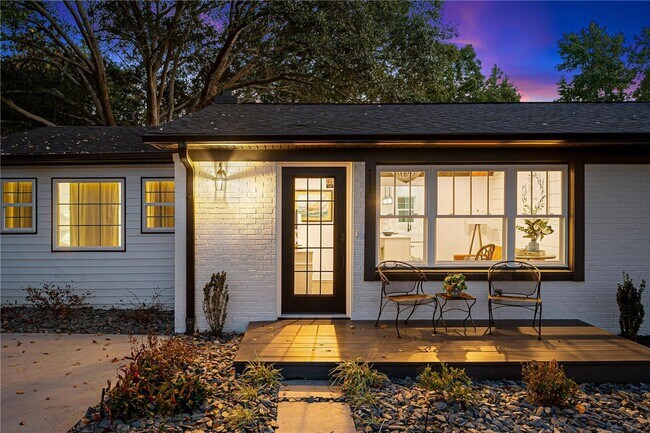 Building Photo - 710 Evelyn Dr