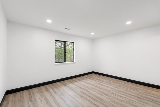 Building Photo - Welcome to Uptown Living in a South Park S...