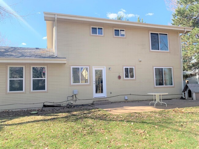 Building Photo - 3201 Wedgewood Ct