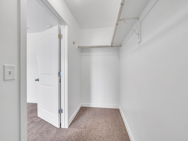 Building Photo - Beautiful 3-bedroom, 2-bath townhome