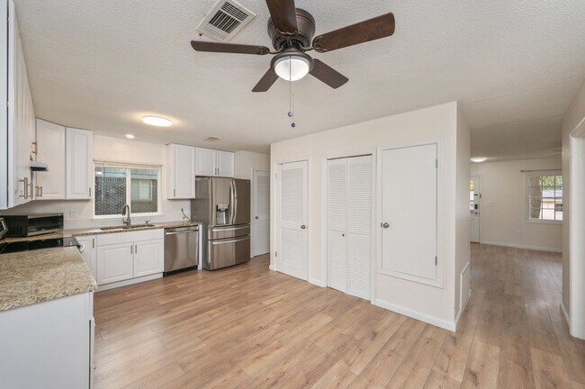 Building Photo - Renovated 3 bedroom house in Niceville!