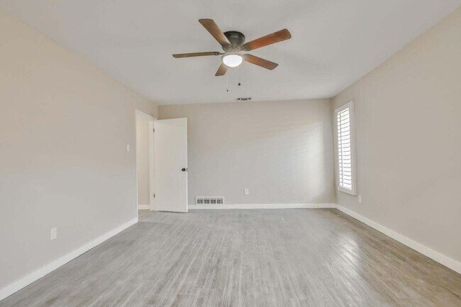 Building Photo - 8007 Elmwood Avenue
