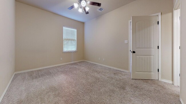 Building Photo - 4 Bed, 4 Bath Barracks townhome