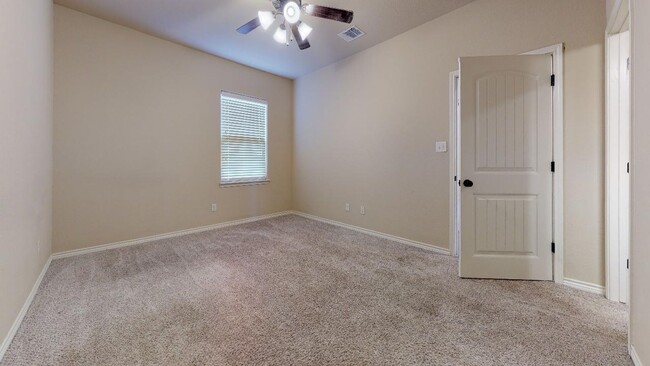 Building Photo - 413 Baby Bear Dr