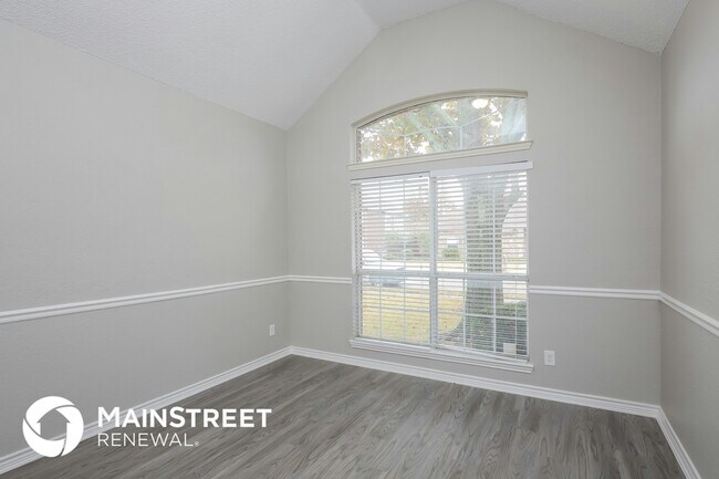 Building Photo - 8205 Lake Bend Dr