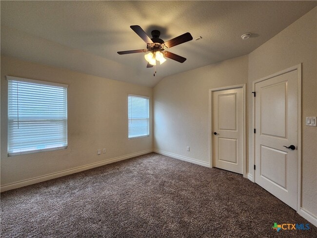 Building Photo - 324 Untermaier St