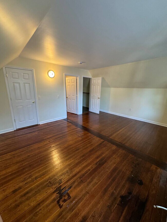 Building Photo - 309 East Ave