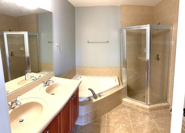 Building Photo - 421 Bayfront Dr