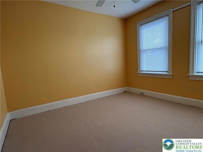 Building Photo - 754 E Washington Ave