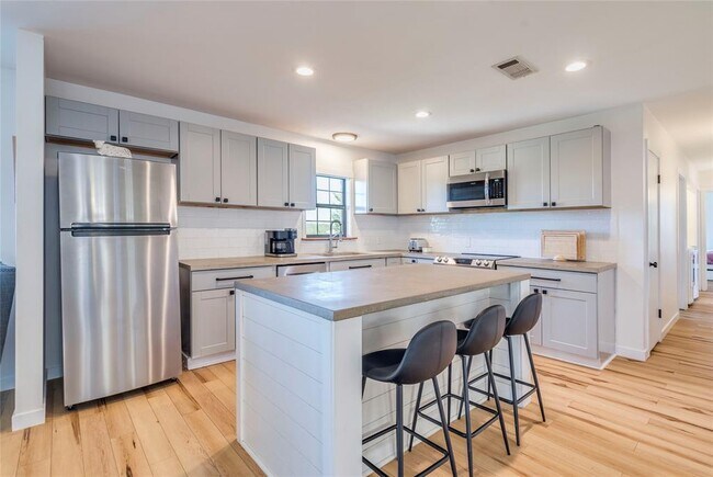 Building Photo - 631 Harmon Hills Cove