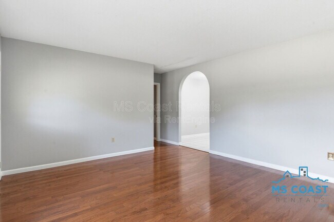 Building Photo - 339 Hilton Ave