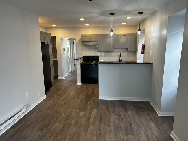 Primary Photo - 50 E Washington Ln