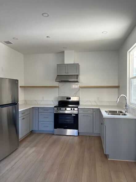 Building Photo - 919 Wildrose Ave