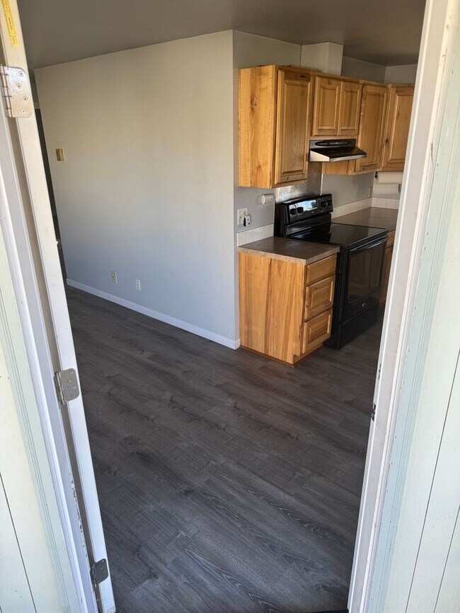 Building Photo - Super cute 2 bedroom, 1 bath house!