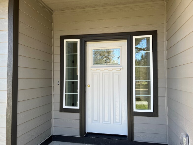 Building Photo - 3002 Roald Ave SE