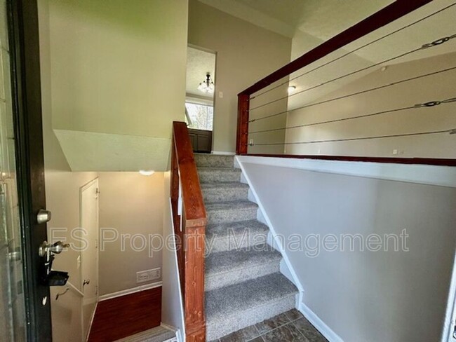 Building Photo - 1180 Standish Dr